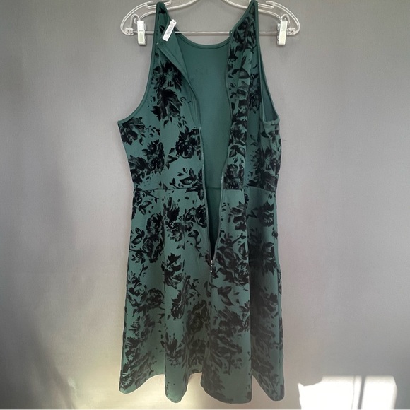 RICKIS size 14 green and black velvety floral midi dress - Picture 7 of 12